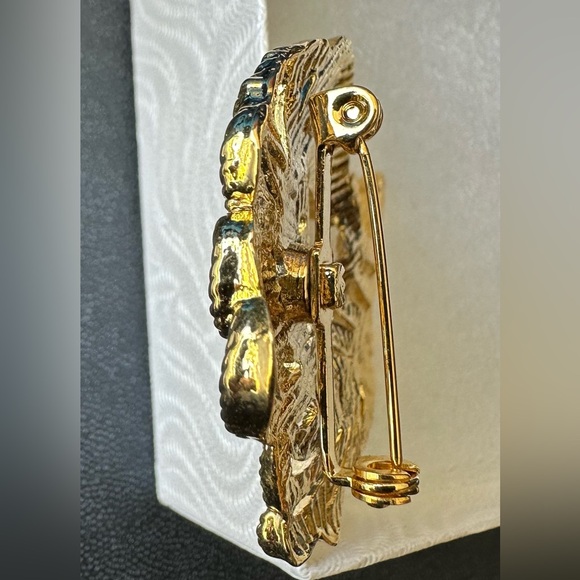 Gold plated pin - Picture 3 of 3
